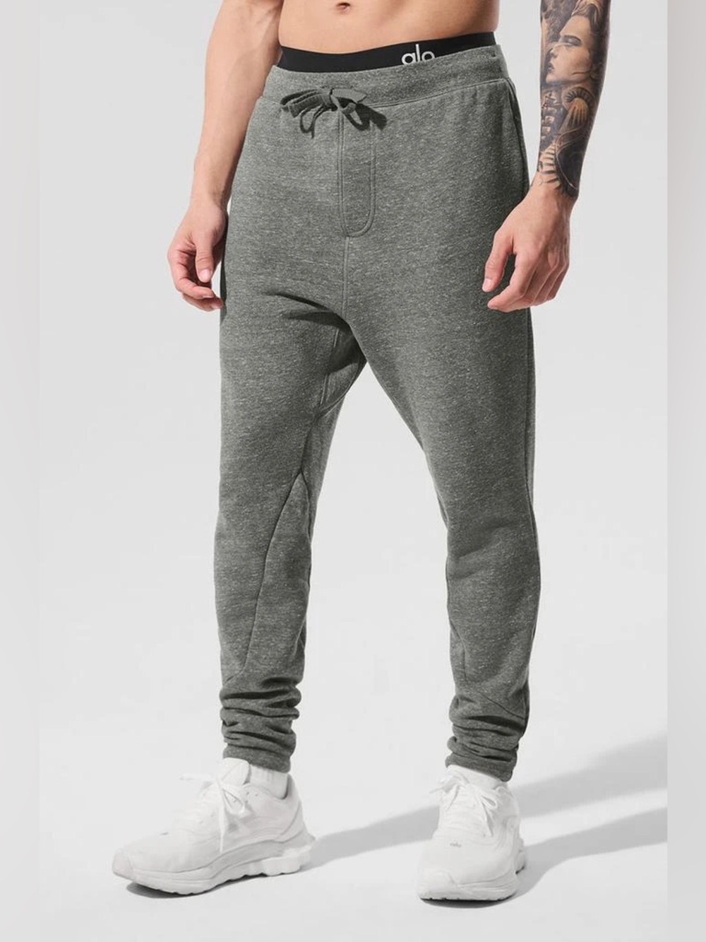 ALO Yoga || Men’s Triumph Sweatpants Tapered Gray Medium